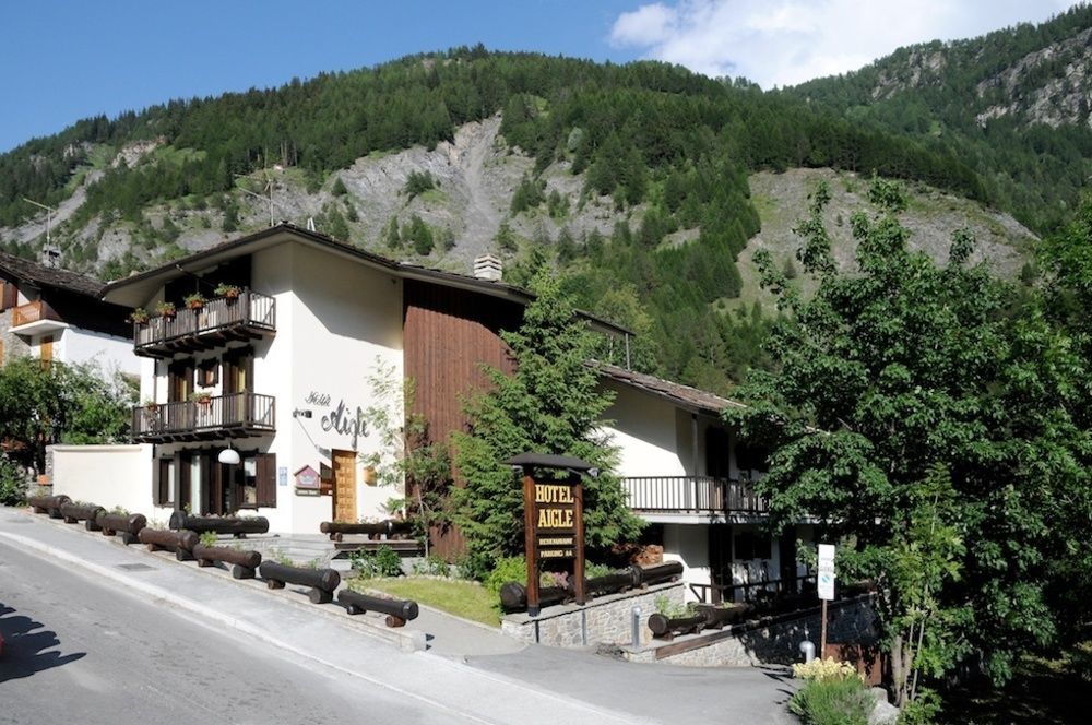 Hotel Aigle Курмайор Екстериор снимка
